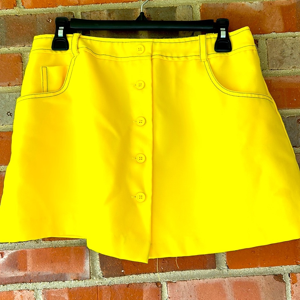 Vintage 1960s ladies polyester mini-skort-yellow